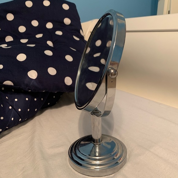 Cosmetic Mirror w/ magnified side - Picture 3 of 6